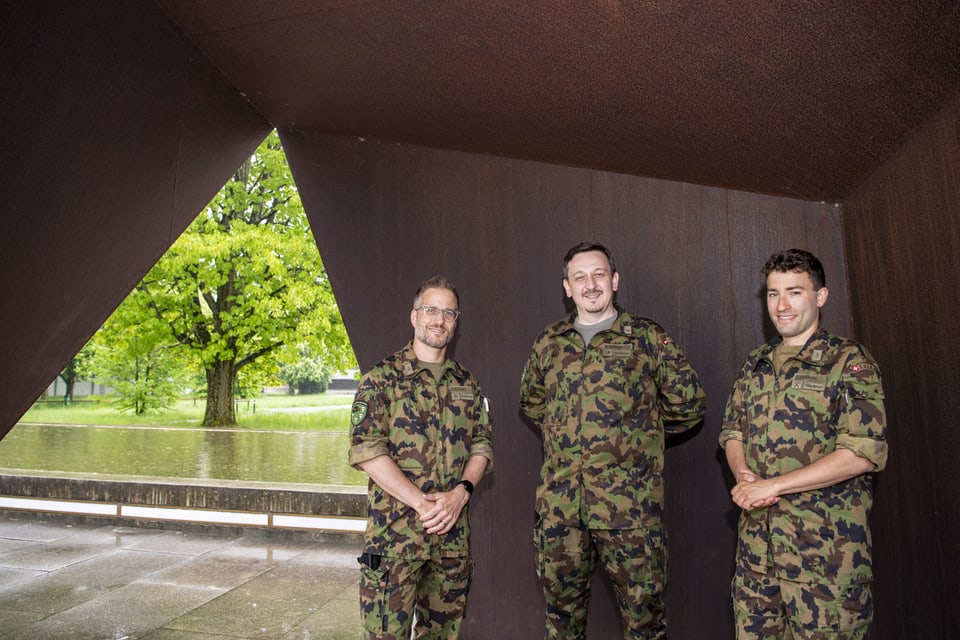 Die neuen Armeeseelsorger Daniele Scarabel mit freikirchlichem, Muris Begovic mit muslimischem und Jonathan Schoppig mit jüdischem Hintergrund (von links)