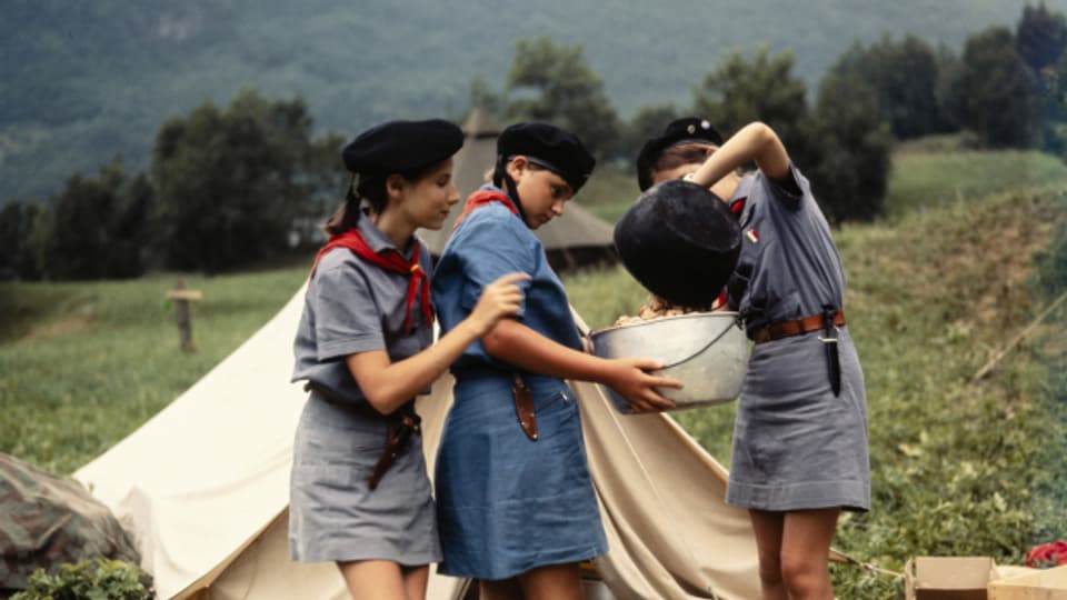 Pfadfinderinnen feiern 1969 im Bleniotal ihr 50-jähriges Bestehen. Der Raum nur für sich war den jungen Frauen sehr wichtig.