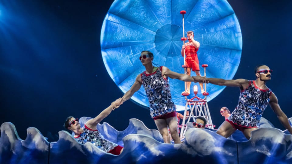 Zirkusprogramme haben mit traditionellem Zirkus immer weniger zu tun (Ausschnitt aus der Cirque du Soleil - Produktion «Luzia»