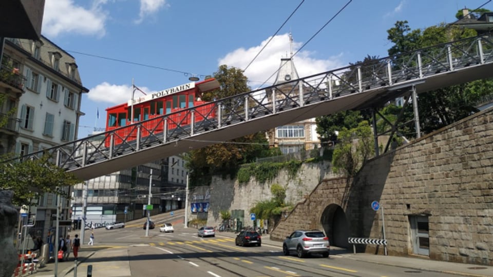 Die Polybahn in der Stadt Zürich, gehört mit jährlich über zwei Millionen Passagieren, zu den meist-frequentiertesten Standseilbahnen der Schweiz