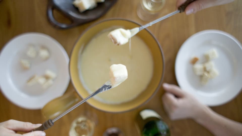 Geht die Fonduekruste im Caquelon mit Salzwasser besser weg? Espresso