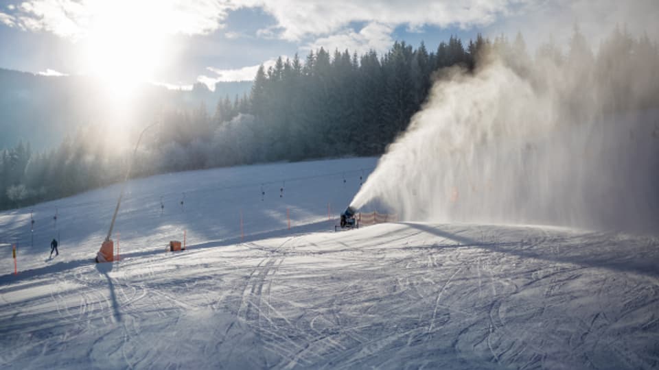 Kunstschnee ist härter als natürlicher Schnee und sorgt deshalb für mehr Tempo.