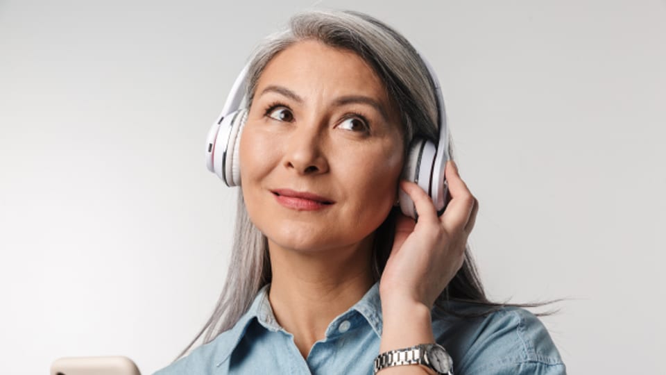 Vorsicht beim Musikhören mit Kopfhörern. Immer lauter zu stellen ist verführerisch, aber schädlich fürs Gehör.