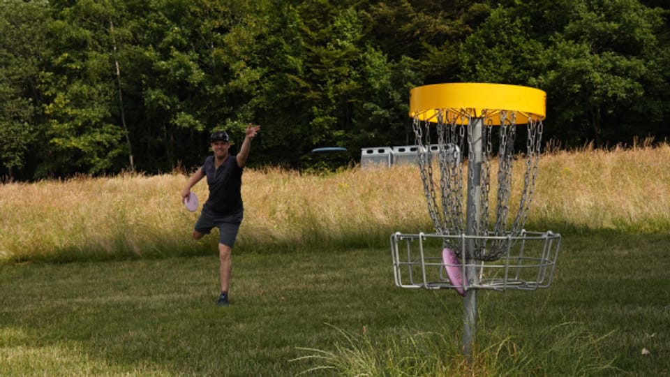 Disc Golf mit dem Frisbee unterwegs Ratgeber SRF