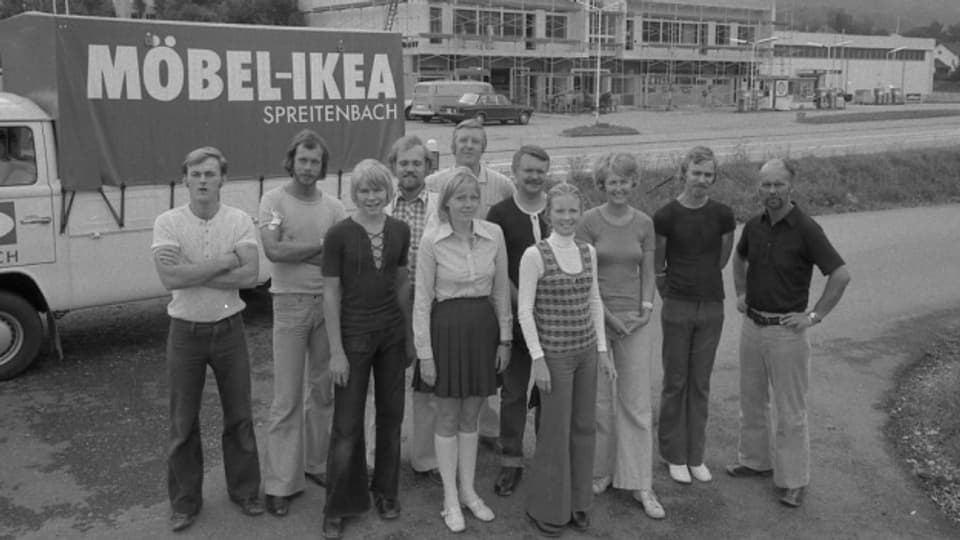 Die erste Ikea Crew. Die junge Frau mit Kniesocken ist Elsa Engler.