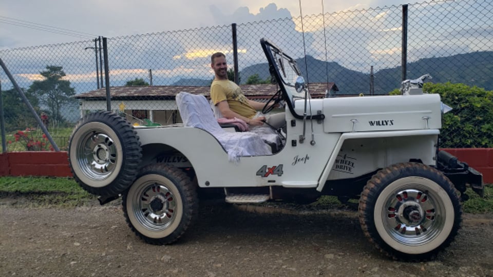 Reiseunternehmer Frank Spitzer erkundet mit seinem klassischen Willy-Jeep entlegene Regionen Kolumbiens.
