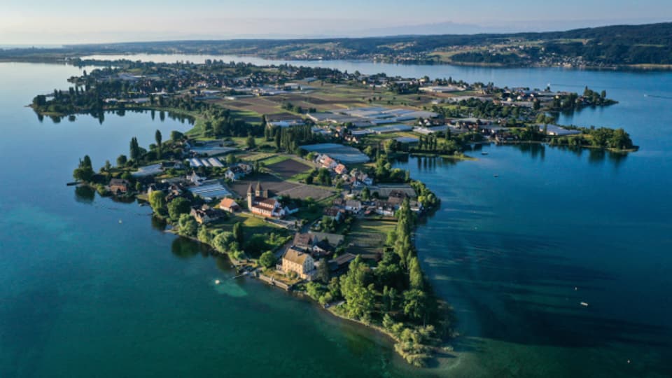 Idylle pur: Klosterinsel Reichenau im Untersee mit Blick aufs Schweizer Ufer