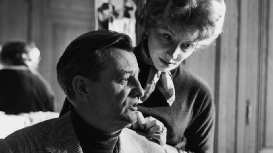 Marcel Pagnol mit Ehefrau Jacqueline am Schreibtisch, 1952.