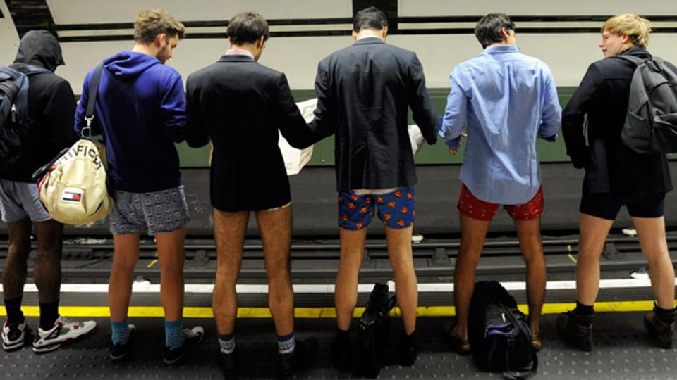 «No Trousers Day», ein Flashmob in der Londoner U-Bahn, Januar 2013.
