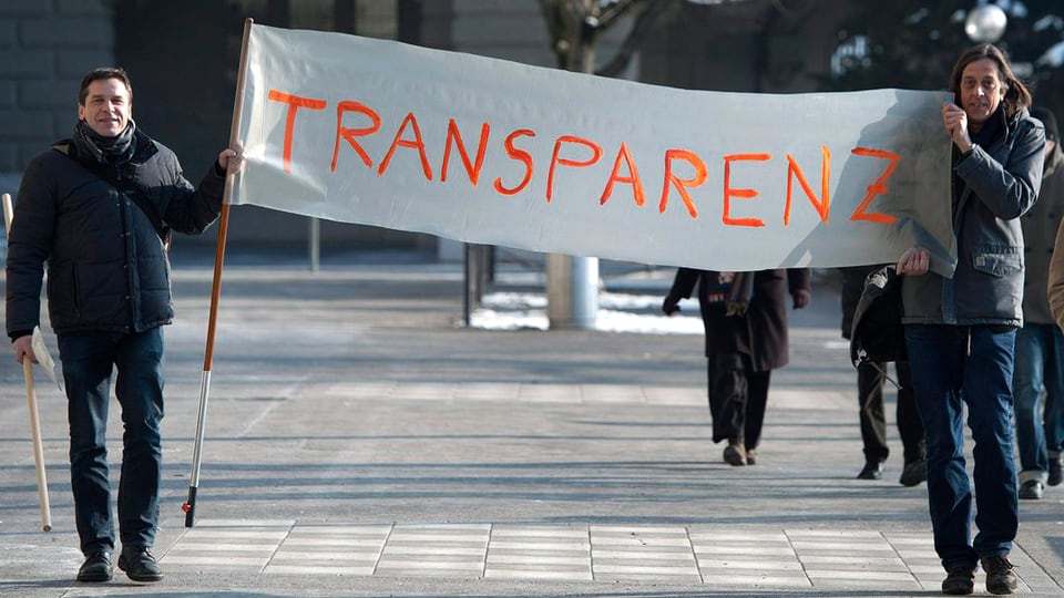 Alle fordern Transparenz: auch die Schriftsteller Guy Krneta und Pedro Lenz.