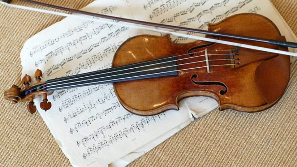 Eine Stradivari aus dem Jahr 1716 im britischen Auktionshaus Sothebys, 2003.