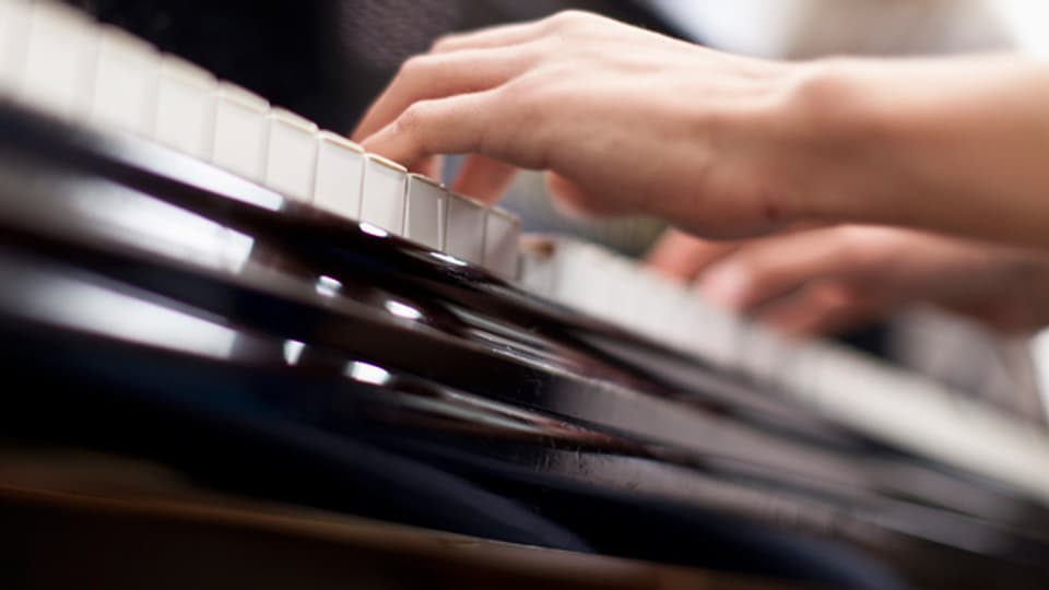 Eine Gelenkkrankheit kann schnell die grösste Pianisten-Karriere beenden.