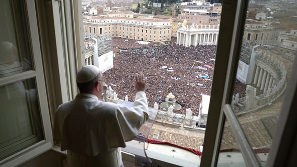 Papst bei Angelus-Gebet
