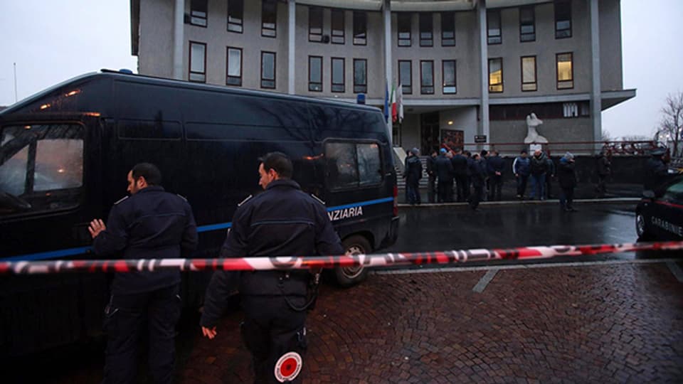 Ist die Ndrangheta auch in der Schweiz aktiv? Ein Polizeiauto nach einem Anschlag der Ndrangheta bei Mailand im vergangenen Februar.