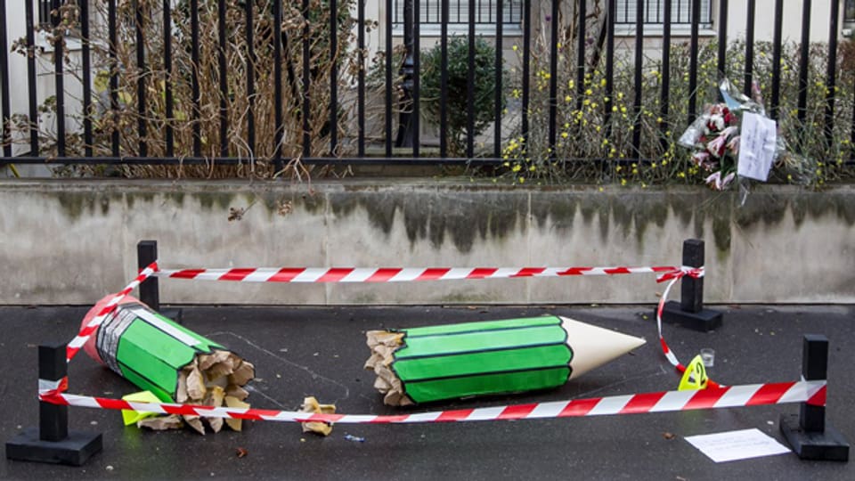 Ein Kunstwerk als Protest für die Meinungsfreiheit vor dem Büro von «Charlie Hebdo».