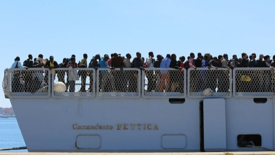 Flüchtlinge im italienischen Hafen in Augusta am 22. April 2015.