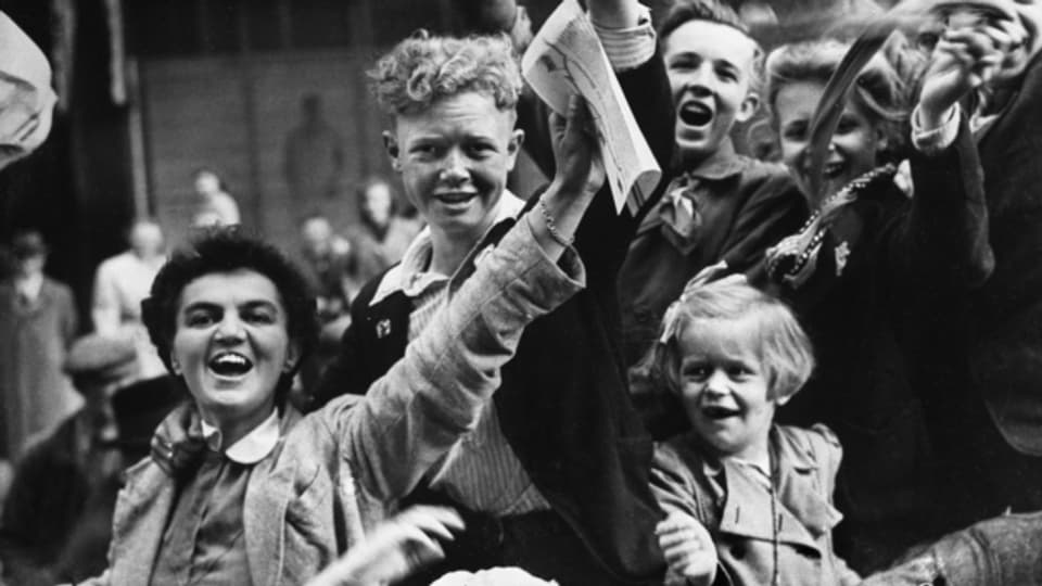 8. Mai 1945: Die Menschen feiern in ganz Europa.