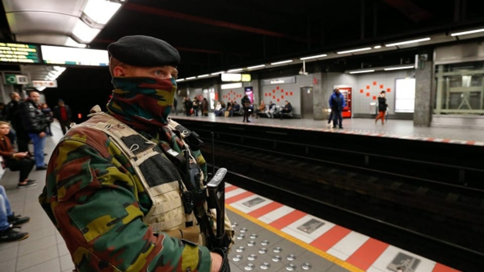 Bewaffnete Soldaten gehören nun zum Alltag in Paris.