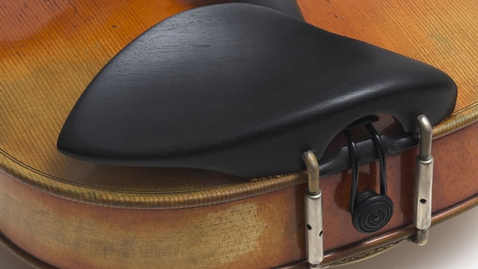 Der Kinnhalter für die Violine wurde ca. 1820 erfunden.