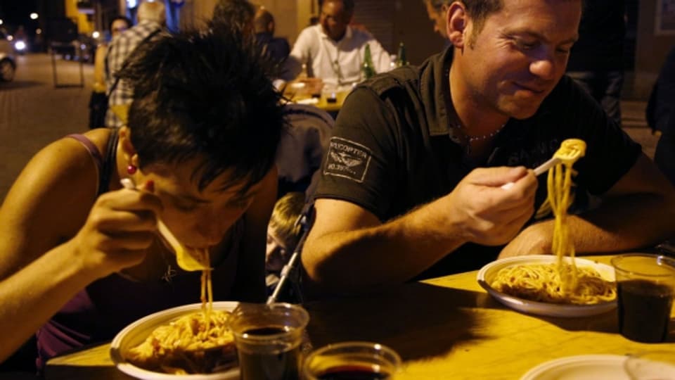 Sind wir nicht alle ein bisschen unzivilisiert, wenn wir versuchen Spaghetti zu essen?