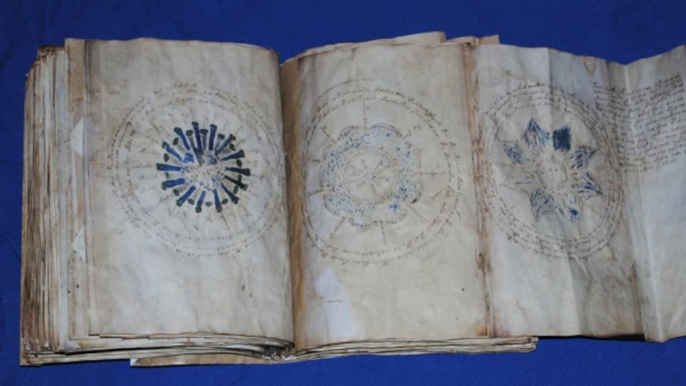 Rund 200 Pergamentseiten, mit kunstvollen Zeichnungen verziert: das Voynich-Manuskript.