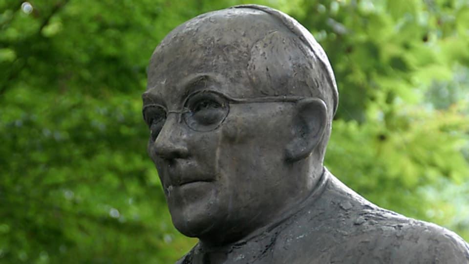 Statue von Kardinal Josef Frings.