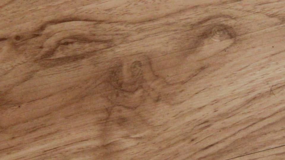Ein "Gesicht" in einem Holzbrett