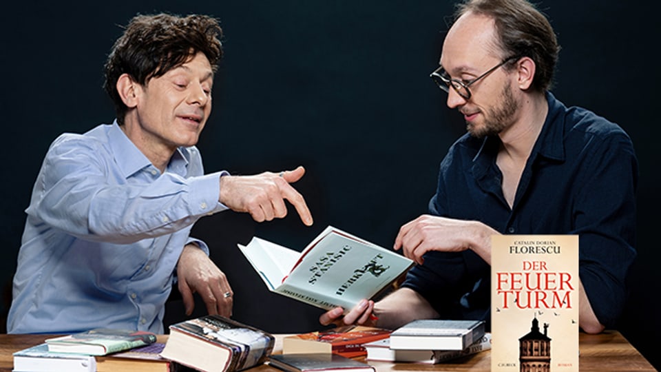 «Zwei mit Buch»-Host Simon Leuthold spricht mit Felix Münger über Catalin Dorian Florescus neuen Roman «Der Feuerturm»