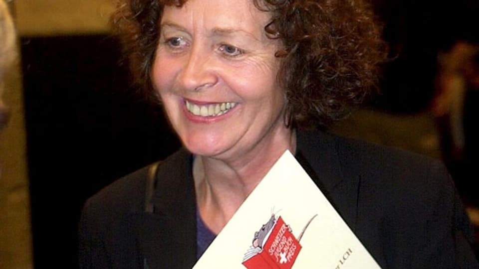 Die Schriftstellerin Angelika Waldis bei der Verleihung des Jugendbuchpreises, 2000.