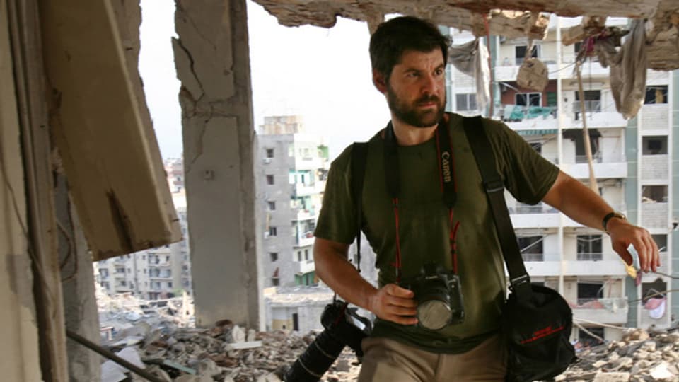Der Fotograf Chris Hondros während einer Arbeit im Libanon, 2011.