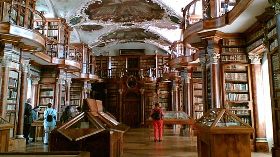 Die Stiftsbibliothek in St. Gallen zeigt aktuell ihre einzigartigen Bibelschätze.