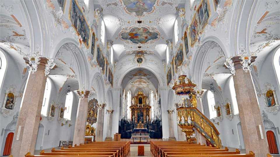 Der üppig dekorierte Innenraum der Klosterkirche Mariastein.