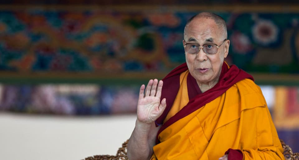 Der Dalai Lama begrüsst seine Anhänger während der «Kalachakra»-Prozession im Juli 2014.