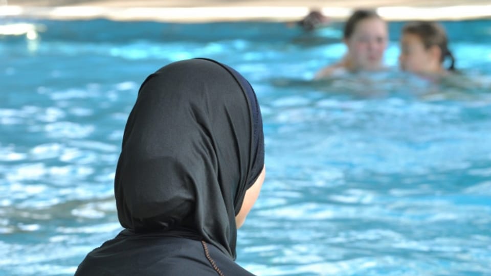 Muslimische Mädchen dürfen nicht aus religiösen Gründen vom Schwimmunterricht dispensiert werden