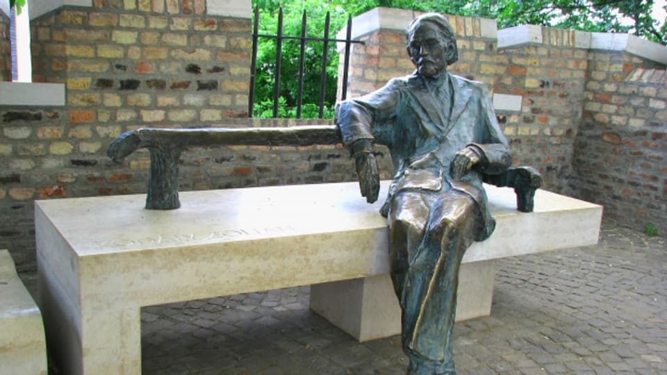 Statue von Zoltán Kodály in Budapest