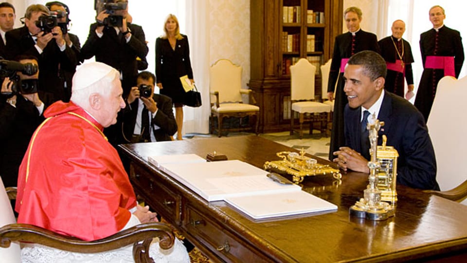 Papst Benedikt XVI. bei einem Treffen mit Barack Obama im Juli 2009.