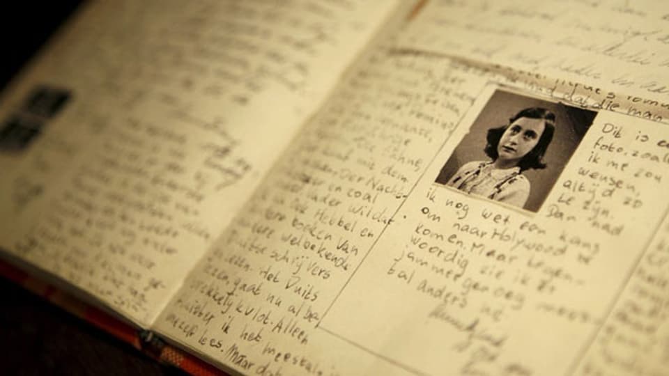 Eine Kopie von Anne Franks Tagebuch in einer Ausstellung in Argentinien.