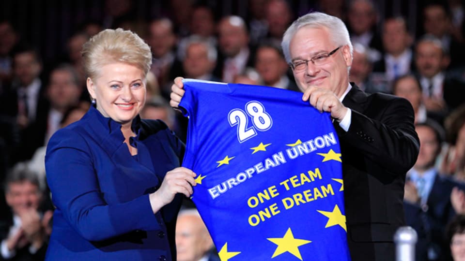 Kroatiens Präsident Ivo Josipovic (r.) und die littauische Präsidentin Dalia Grybauskaite während der EU-Aufnahmefeier in Zagreb.