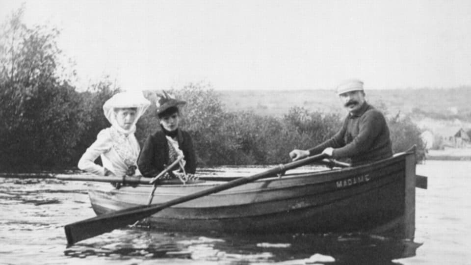 Mme Straus, Mme Lippmann, geborene Colette Dumas, und Guy de Maupassant auf dem Genfersee (1889).