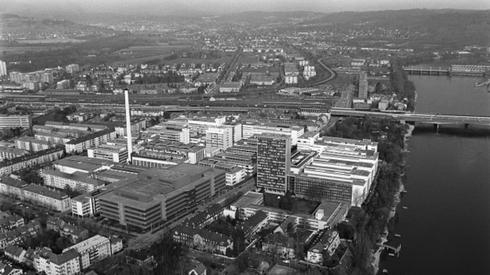 Luftaufnahme der Basler Industrie um die Wende 1989.