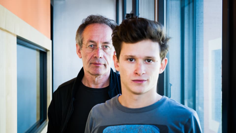 Robert Hunger-Bühler und Joel Basman im Hörspielstudio.