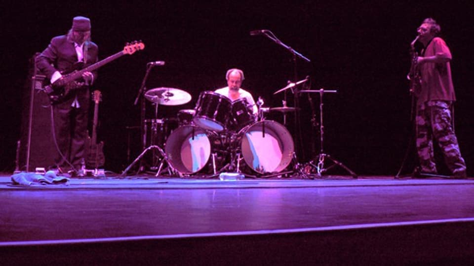 Der Bassist Bill Laswell beim «Tribute to Derek Bailey»-Konzert in London, 2006.
