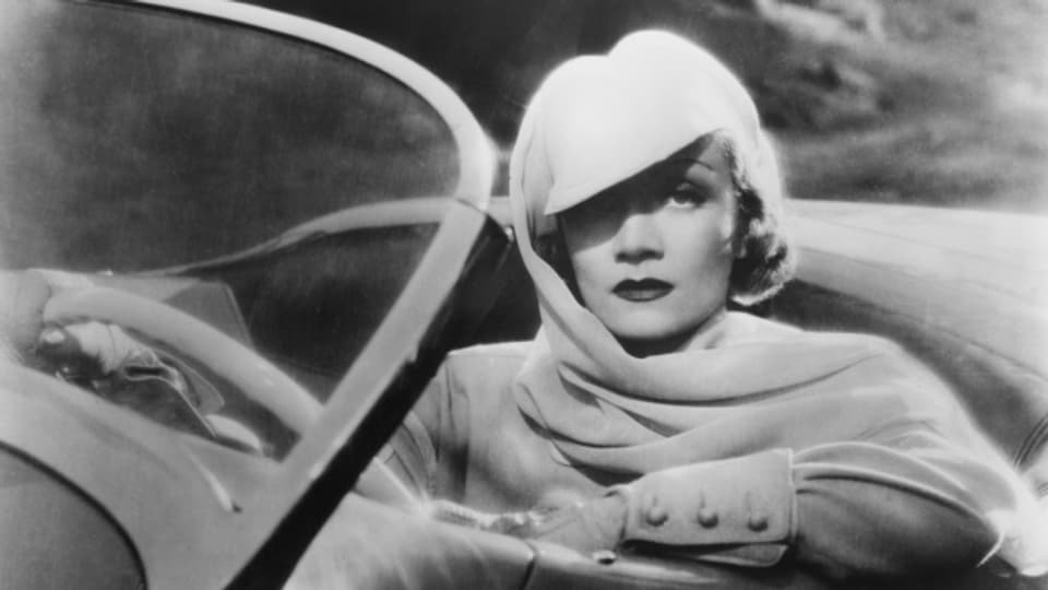 Auch 25 Jahre nachdem Marlene Dietrich still und zurückgezogen in ihrer Pariser Wohnung starb, lebt sie in ihren Filmen und in Liedern weiter.