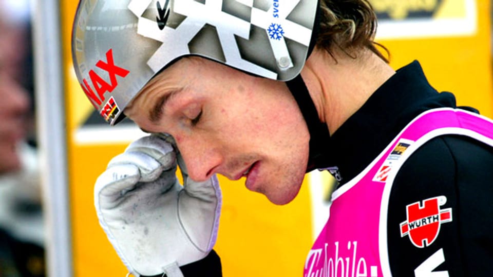 Skispringer Sven Hannawald hatte 2003 seine Skisprung-Karriere für beendet erklärt: Nach erfolgreicher Behandlung eines Burnout-Syndroms wollte er sich nicht mehr den Belastungen des Profi-Sports aussetzen.