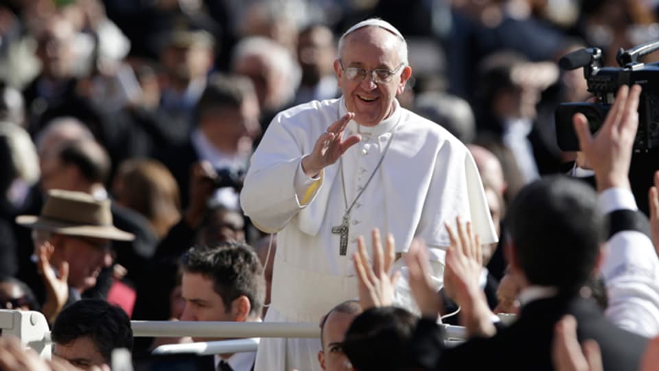 Der volksnahe Papst Franziskus übt seit einem Jahr sein Amt aus.