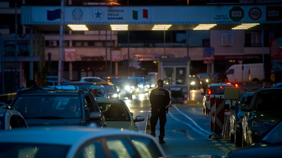 Grenzübergang nach Italien in Ponte Tresa, Tessin.