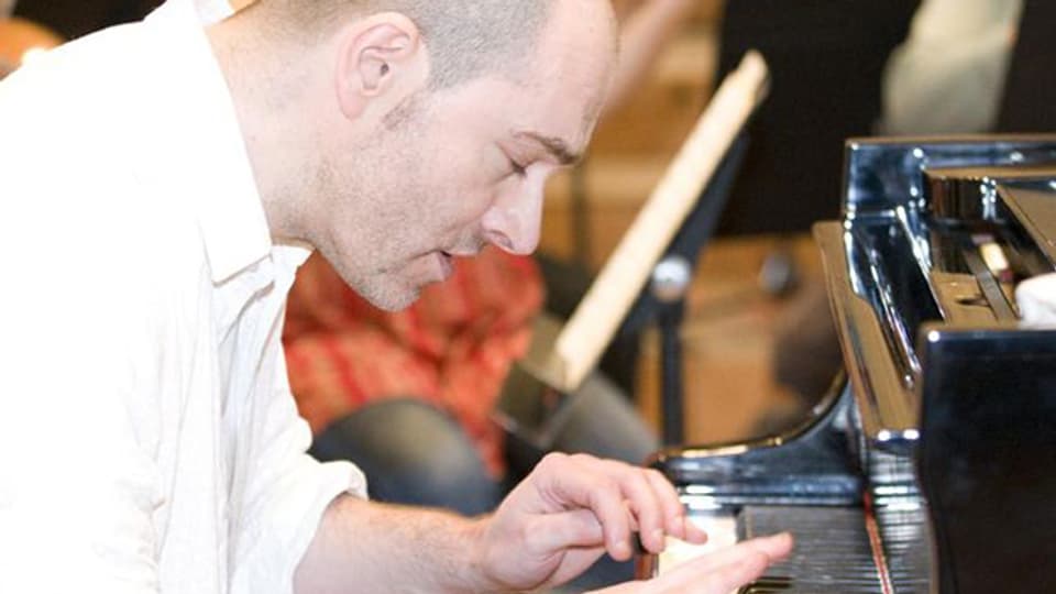 Nick van Bloss: ein erfolgreicher britischer Pianist trotz Tourette-Syndrom.