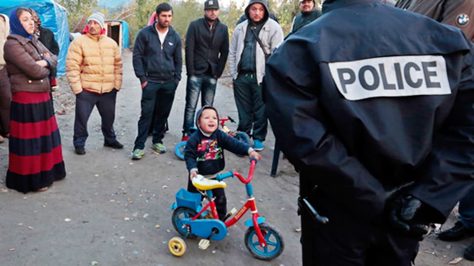 Die französische Polizei vertreibt Roma-Familien in Frankreich.