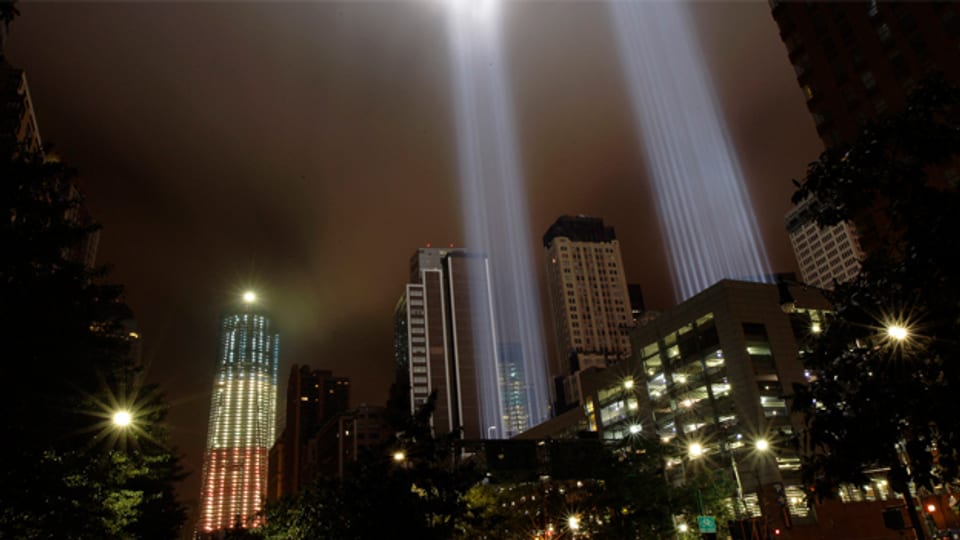 Die «Tribute»-Lichtsäulen des World Trade Centers (im Hintergrund: Der beleuchtete Freedom-Tower)