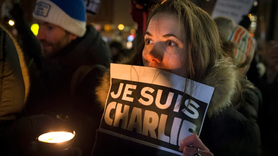 Nach dem Attentat bekundeten viele Franzosen ihre Solidarität mit dem Satiremagazin.